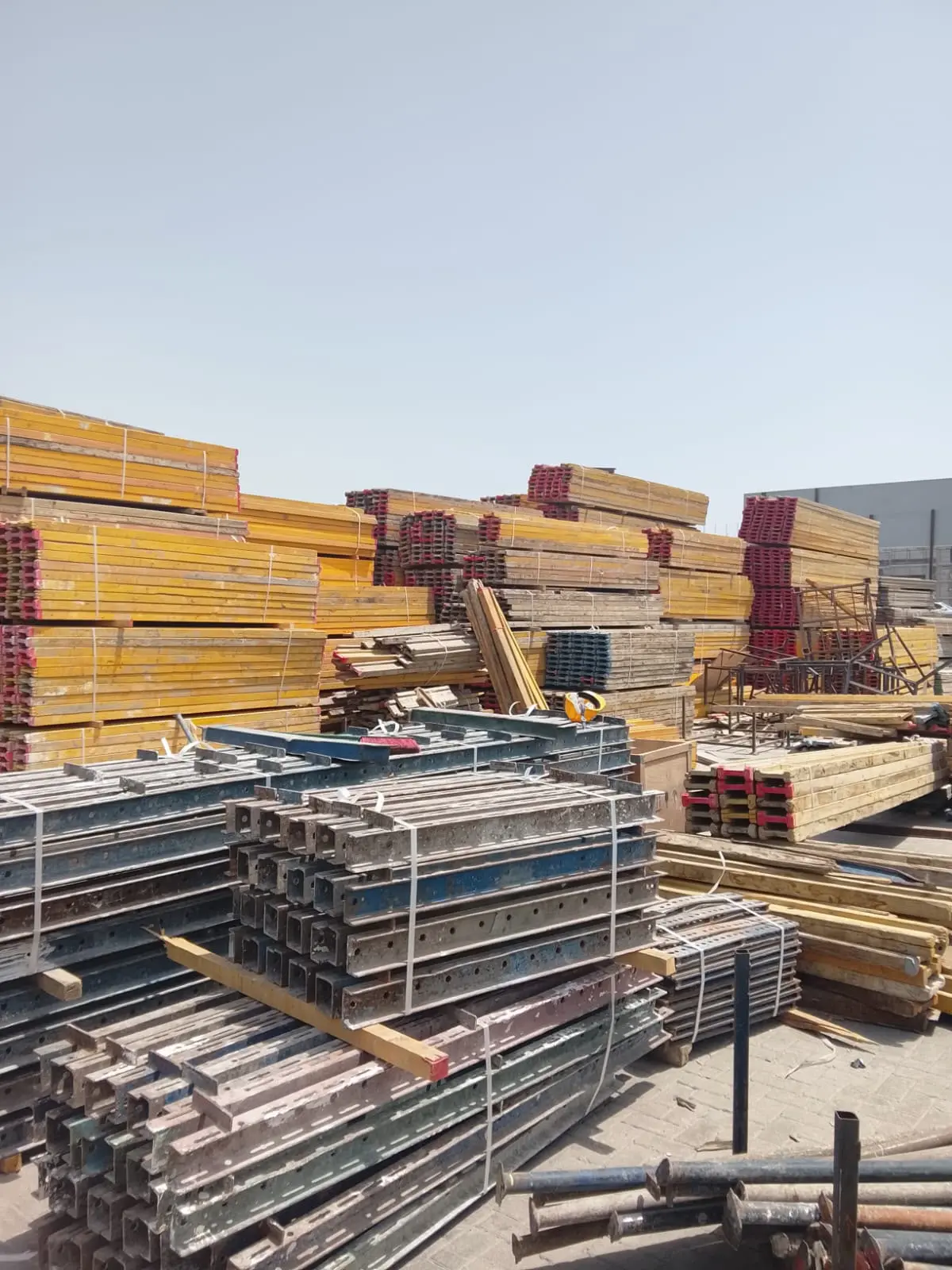 Yard overview with beams and formwork stock