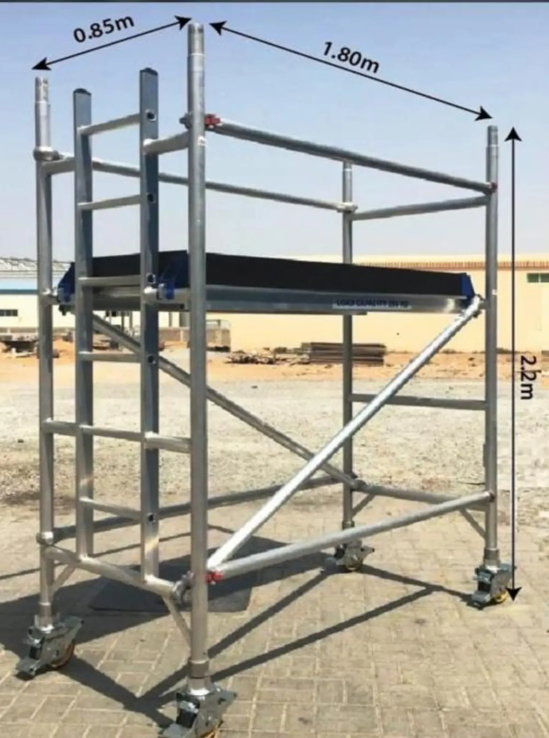Compact aluminium mobile tower with a 1.80 × 0.85 m platform